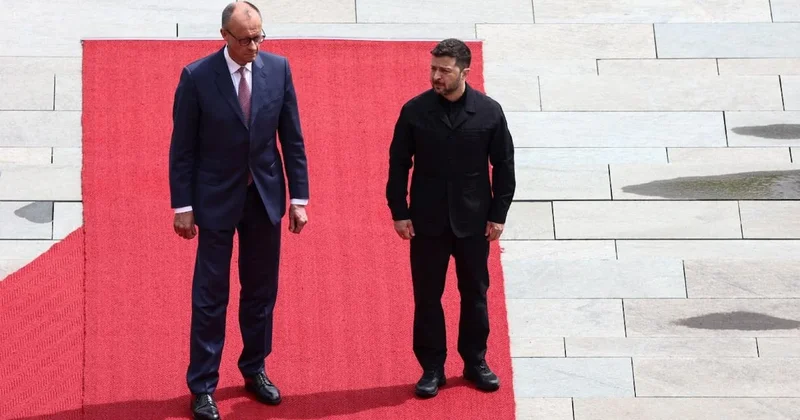 Trump için bile yapmamıştı: Zelenski, Almanya ziyaretinde takım elbise giydi Sözcü Gazetesi