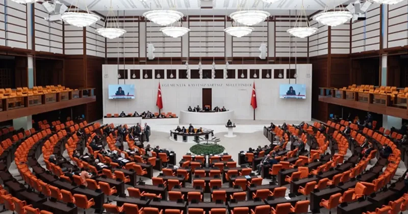 2 parti daha yeni anayasaya kapıları kapattı