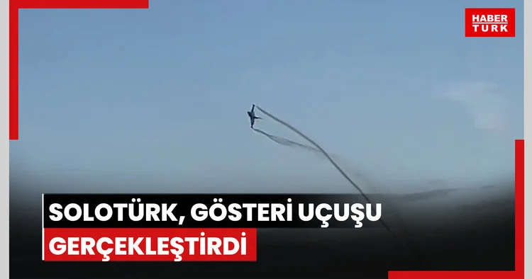 SOLOTÜRK, gösteri uçuşu gerçekleştirdi