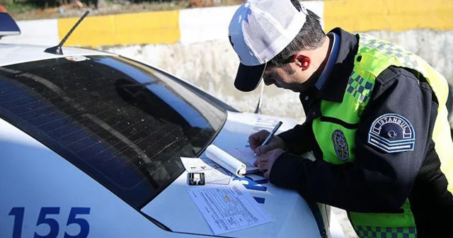 Yeni trafik cezaları yürürlükte: 2025 yeni trafik cezaları ne kadar oldu? Emniyet kemeri, hız limiti, kırmızı ışık ihlali ve diğerleri! İşte ceza ücretleri Son Dakika Haberleri