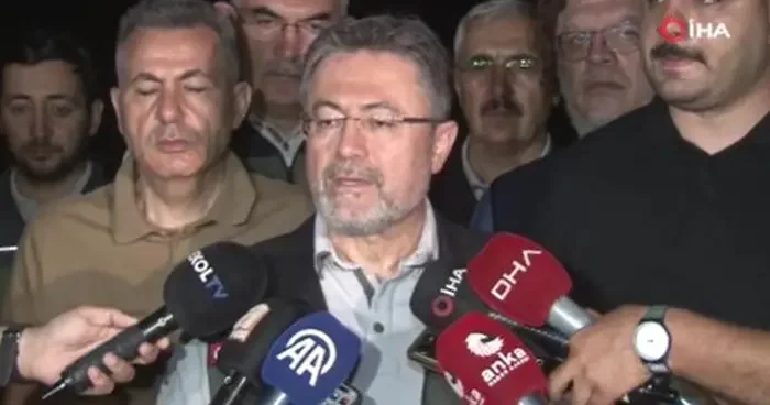 Ciğerlerimiz yanmaya devam ediyor! Bakan Yumaklı yangınların bilançosunu açıkladı: Bugün ülkemizde 77 yangın oldu