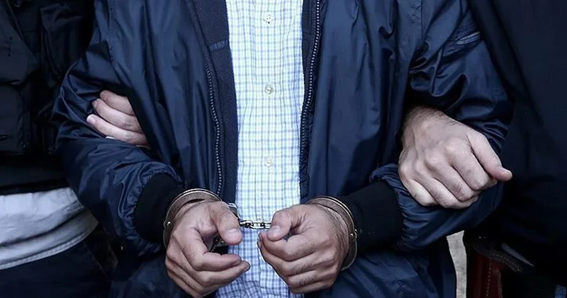 Üç polis FETÖ den tutuklandı