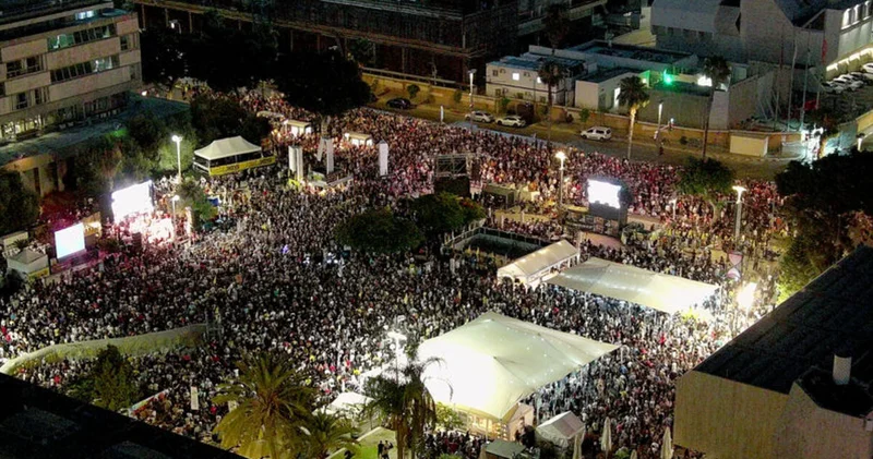 İran a saldırılar sonrası Tel Aviv de ilk kez Gazze deki esirlerin getirilmesi talebiyle gösteri yapıldı Dış Haberler