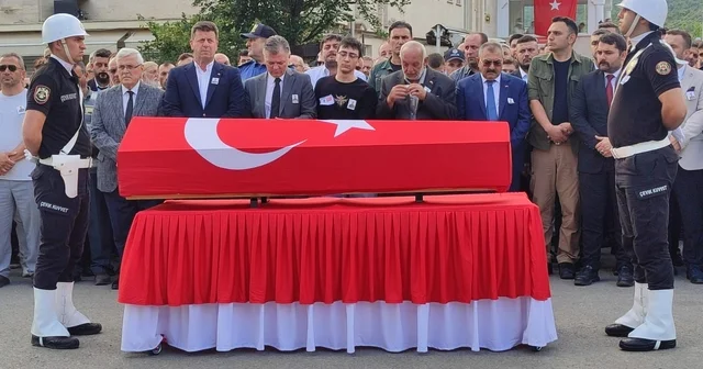 Kazada ölen polis memuru Sakarya da toprağa verildi Sakarya Haberleri