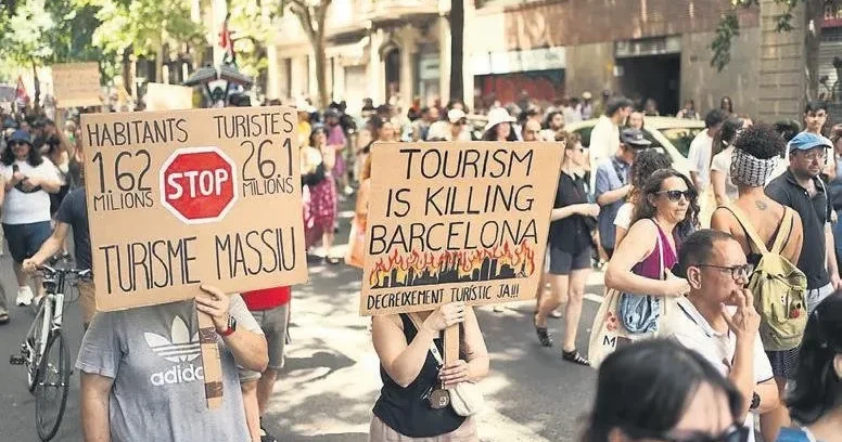 FUNDA KARAYEL Avrupa’daki anti turist protestolarında son durum!