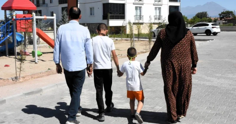 Koruyucu ailelerin yanında 10 binden fazla çocuk aile sıcaklığında büyüyor