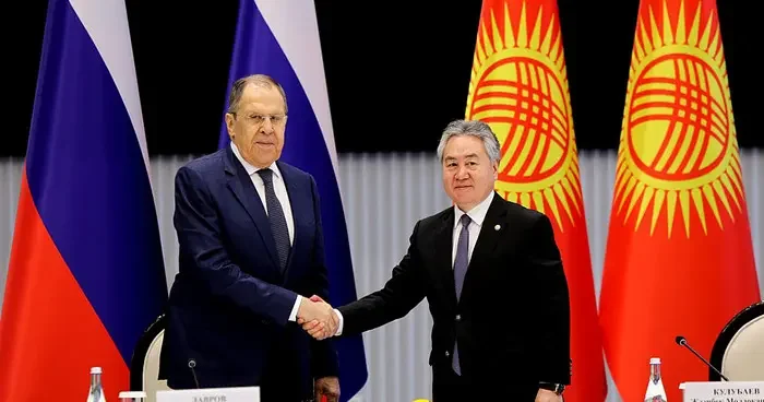 Kırgızistan Dışişleri Bakanı Kulubayev, Rus mevkidaşı Lavrov ile bir araya geldi