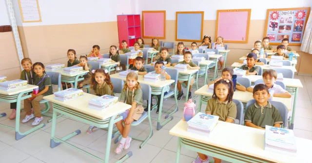 Okullarda tek tip kıyafet dönemi başlıyor: Sade, amblemsiz, markasız Yerel Gündem Haberleri