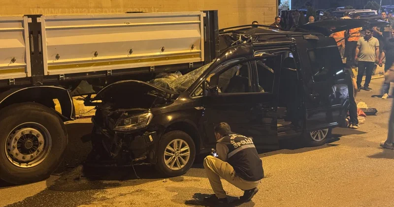 Çankırı da hafif ticari araç tıra arkadan çarptı: 2 ölü, 3 yaralı