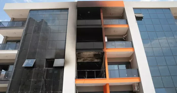 Antalya da çıkan ev yangınında 1 kişi yaralandı