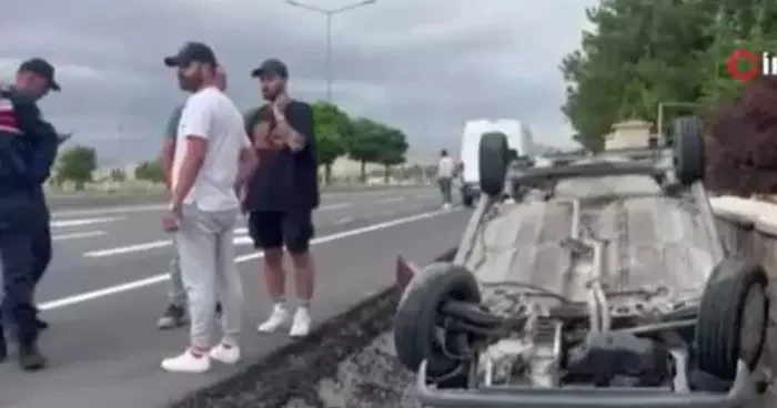 Kediye çarpmamak için manevra yapınca takla attı