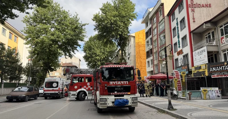Kütahya da otel yangınında 10 kişi dumandan etkilendi