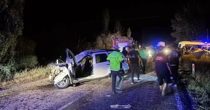 Traktör römorkuna çarpan cip hurdaya döndü: 2’si ağır 6 yaralı