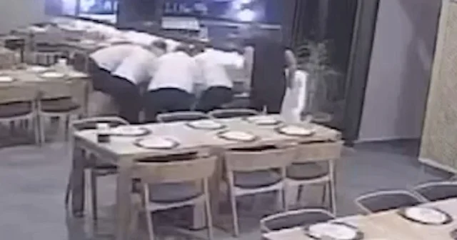 Borusuna yiyecek kaçan müşteriyi iş yeri sahibi kurtardı VİDEO İZLE