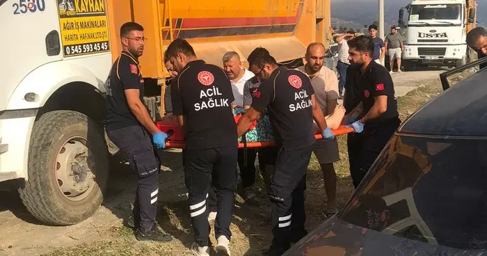 Park halindeki araca çarpıp kum tepesine saplandı