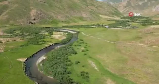 Faraşin Yaylası’nda doğa şöleni: Menderesler havadan büyüledi