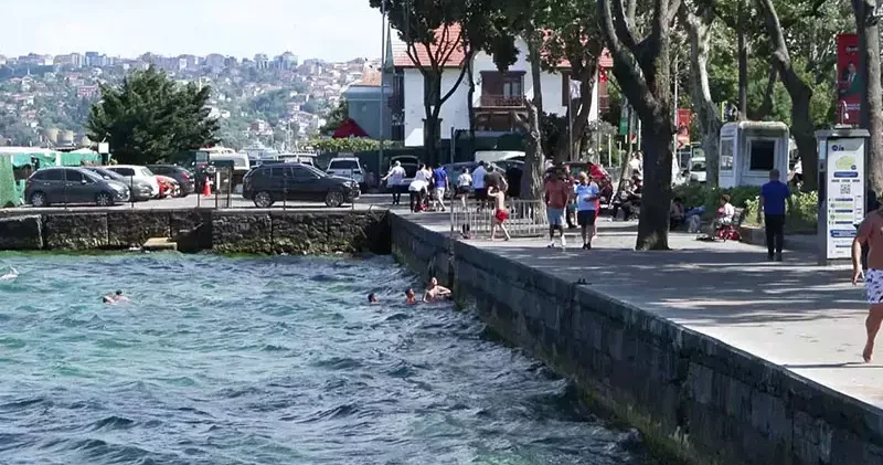 Sarıyer de yasak olmasına rağmen denize girdiler