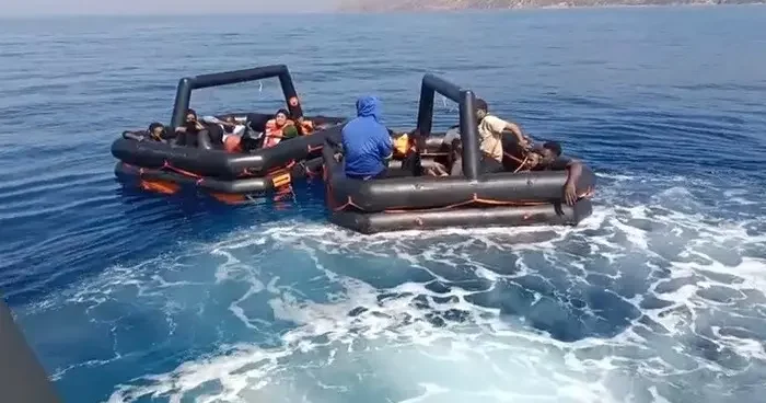 Ayvacık’ta 19 kaçak göçmen kurtarıldı