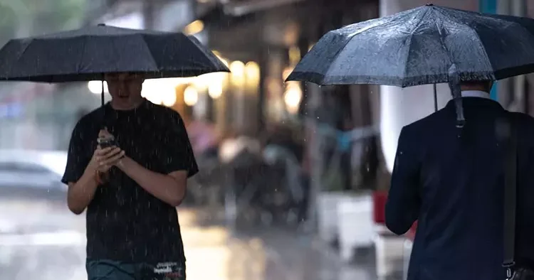 Meteoroloji nin İstanbul daki yağış beklentisi değişti İşte sağanağın etkili olacağı tarih