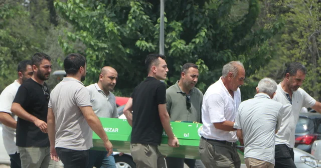 İnfaz koruma memurunun öldürdüğü eşi ve kızı toprağa verildi Adana Haberleri
