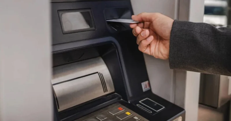 Bakanlıktan emekli olduğu gün gemileri yaktı! Bunlar ATM memuru diyerek ihbar etti