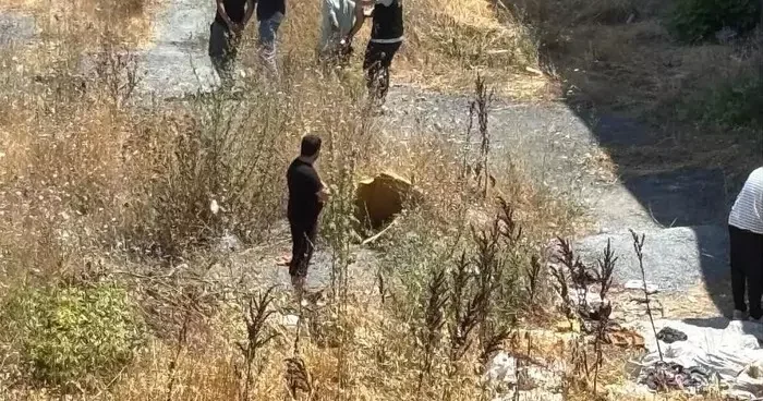 Esenyurt’ta gündüz vakti uyuşturucu kullanan şahıslar cep telefonu kamerasına yansıdı