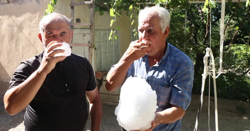 Kışın kuyulara doldurup yazın kovalarla çıkarıyorlar... Sıcaklar bize etki etmiyor