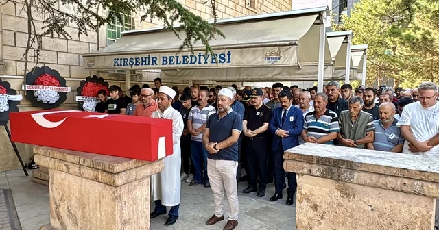 Diyarbakır da trafik kazasında vefat eden polis memuru Kırşehir de toprağa verildi Kırşehir Haberleri