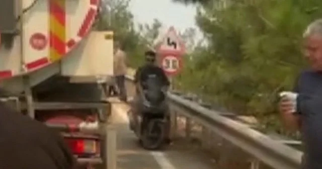 Yangına su taşırken devrilen tankerin içinde şehit olan gönüllülerin son görüntüleri ortaya çıktı VİDEO İZLE