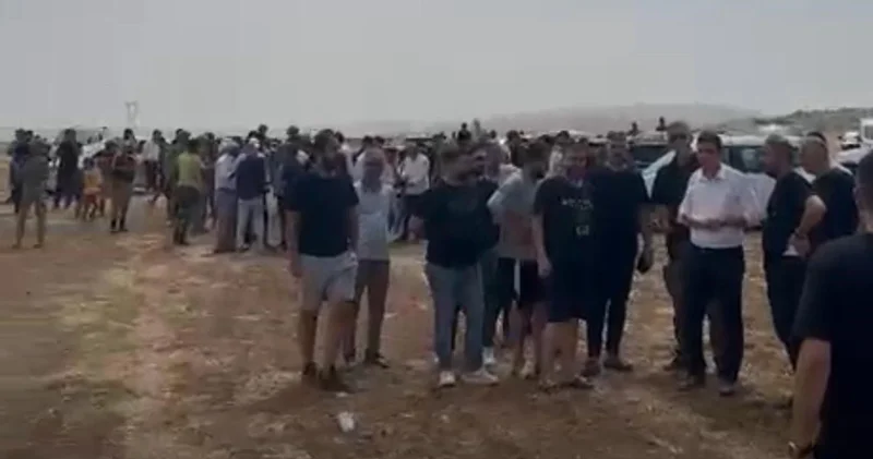 Sahiplerinin direndi ama fayda etmedi: Geldikleri gibi yıktılar