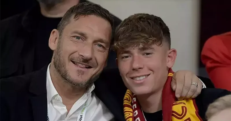 Roma efsanesi Totti nin oğlu Cristian 19 yaşında futboldan emekli oldu! İşte nedeni Fanatik Gazetesi Futbol Haberleri Spor