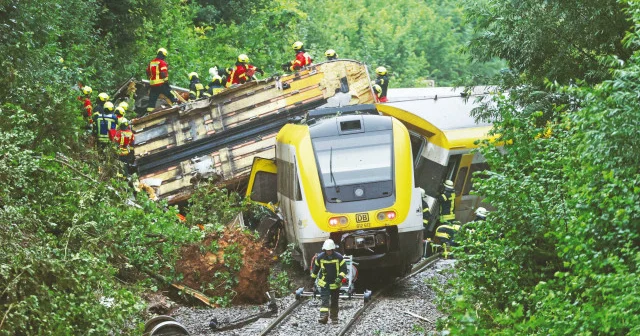 Tren kazasında toprak kayması şüphesi Dünya Haberleri
