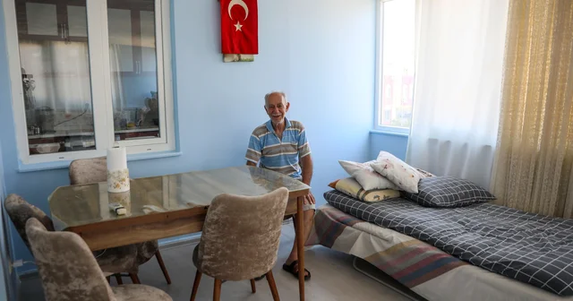 Tahliye edilen dede ve torunları, yeni evlerine taşındı Antalya Haberleri