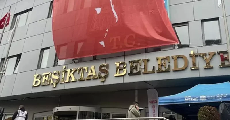 Beşiktaş Belediyesi işçileri maaşlarını alamadıkları gerekçesiyle iş bıraktı