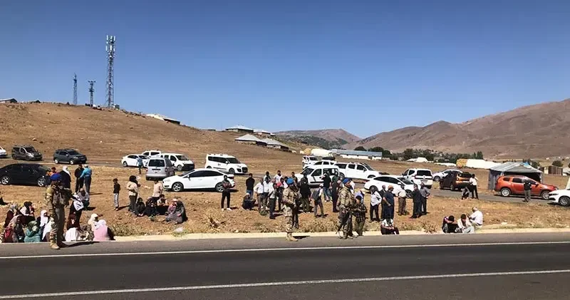 Yolun karşısına geçmeye çalışırken otomobilin çarptığı yaya öldü