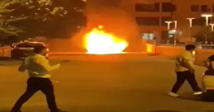 Bingöl de park halindeki araç alev aldı!