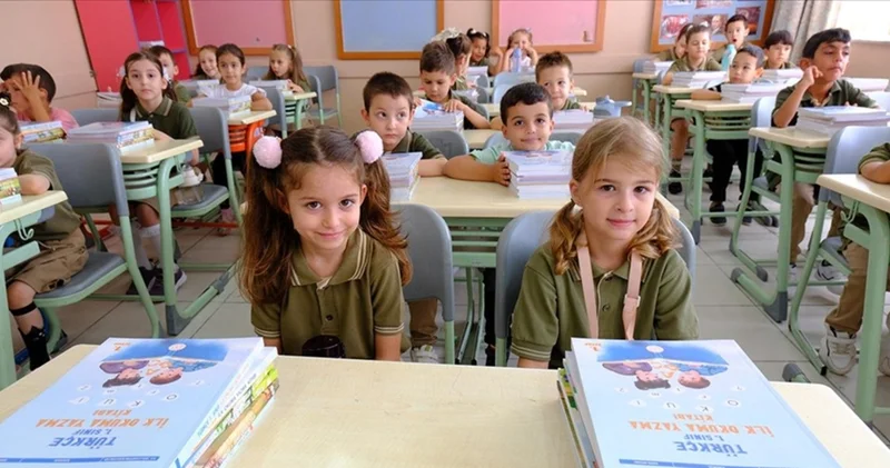 Minik öğrencilerin okul sıralarındaki yolculuğu uyum ile başlayacak