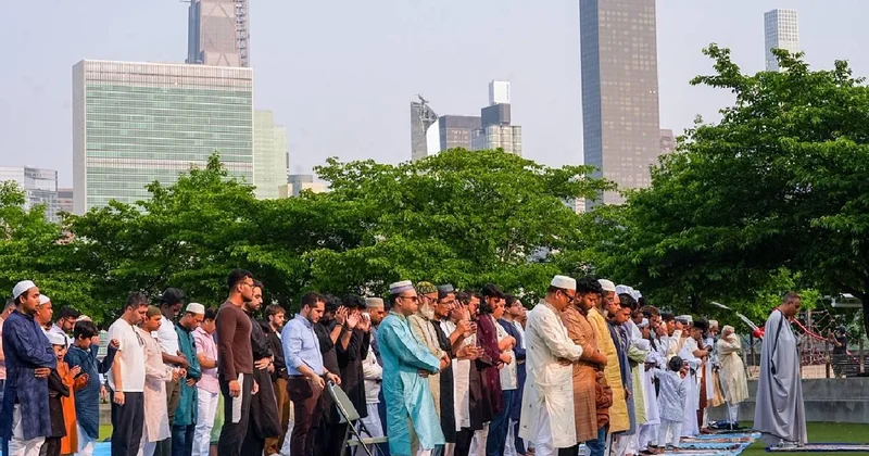 Kanada eyaletinden sokakta dua etmeyi ve namaz kılmayı yasaklama planı