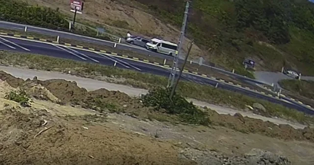 Minibüsten inen yolcuya otomobilin çarpması kamerada Zonguldak Haberleri