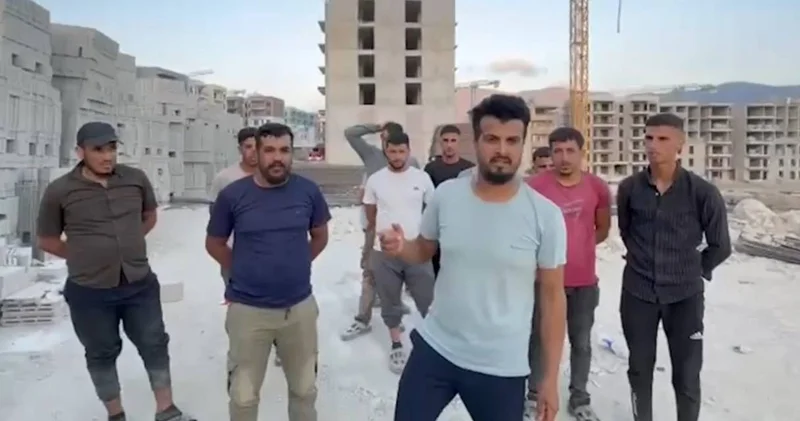 Hatay da maaşını alamayan TOKİ işçileri çatıya çıktı: Her şantiyede ücret gaspı yaşanıyor