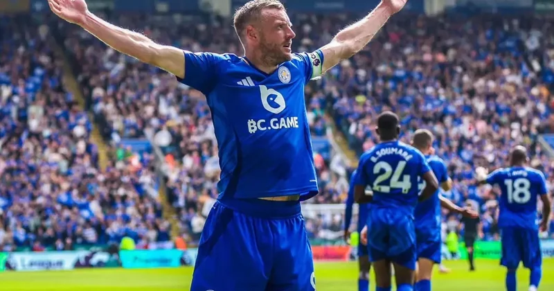 Yılların efsane golcüsü Vardy nin yeni takımına bakın