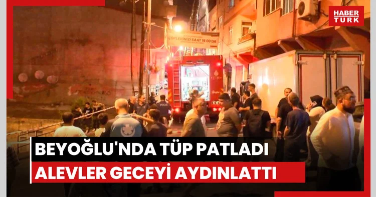 Beyoğlu nda alevler geceyi aydınlattı