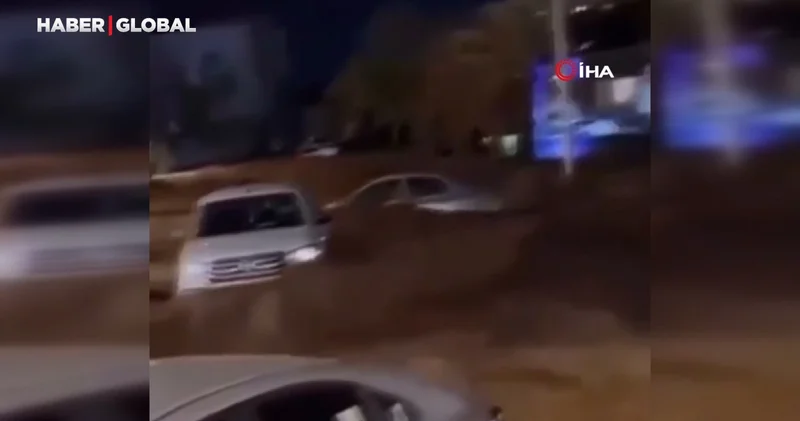 Suudi Arabistan da şaşırtan görüntüler: Her şey suya gömüldü