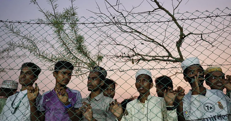 Hindistan, Rohingya mültecilerini denize attı iddiası
