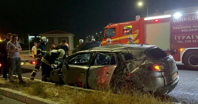 Tekirdağ da otomobil, aydınlatma direğine çarptı: 1 ölü, 2 yaralı Tekirdağ Haberleri