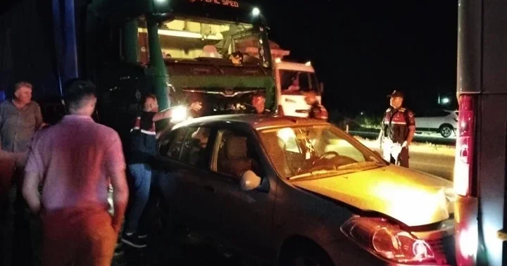 Ayvalık ta kırmızı ışıkta kaza: 1 ölü, 2 si çocuk 3 yaralı