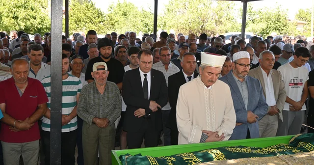 Kazada ölen çift yan yana toprağa verildi, TIR şoförü tutuklandı Afyonkarahisar Haberleri