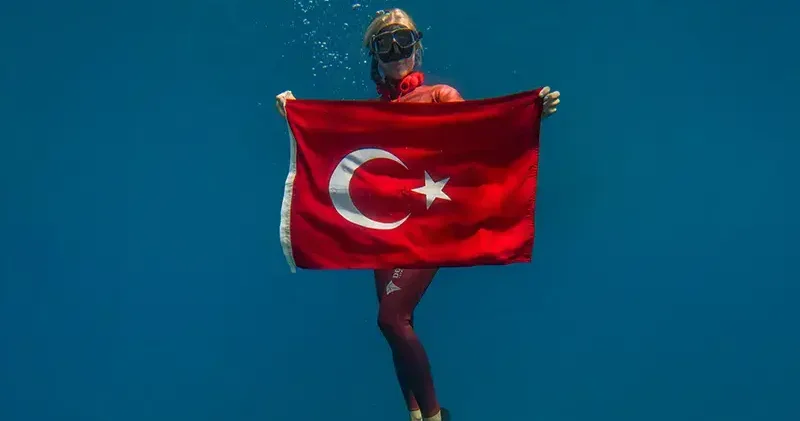 Milli Sporcu Şahika Ercümen’den Zafer Anı Dalışı