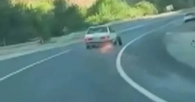 Seyir halindeyken tekeri koptu: Metrelerce kıvılcım çıkartarak ilerledi VİDEO İZLE