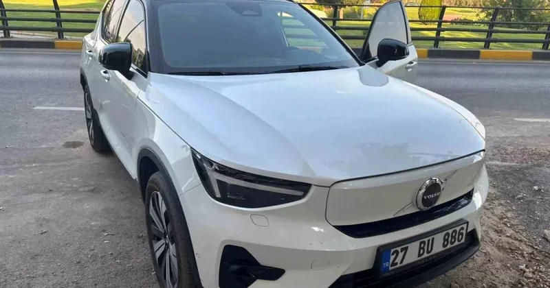 Sıfır aldığı lüks cip 8 ay servisten gelmedi! Bayiden aldığı yanıtla ikinci şoku yaşadı